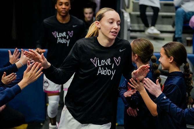 Paige Bueckers addresses overwhelming support from growing UConn fanbase: "Makes you feel bad cause you can't get to everybody"