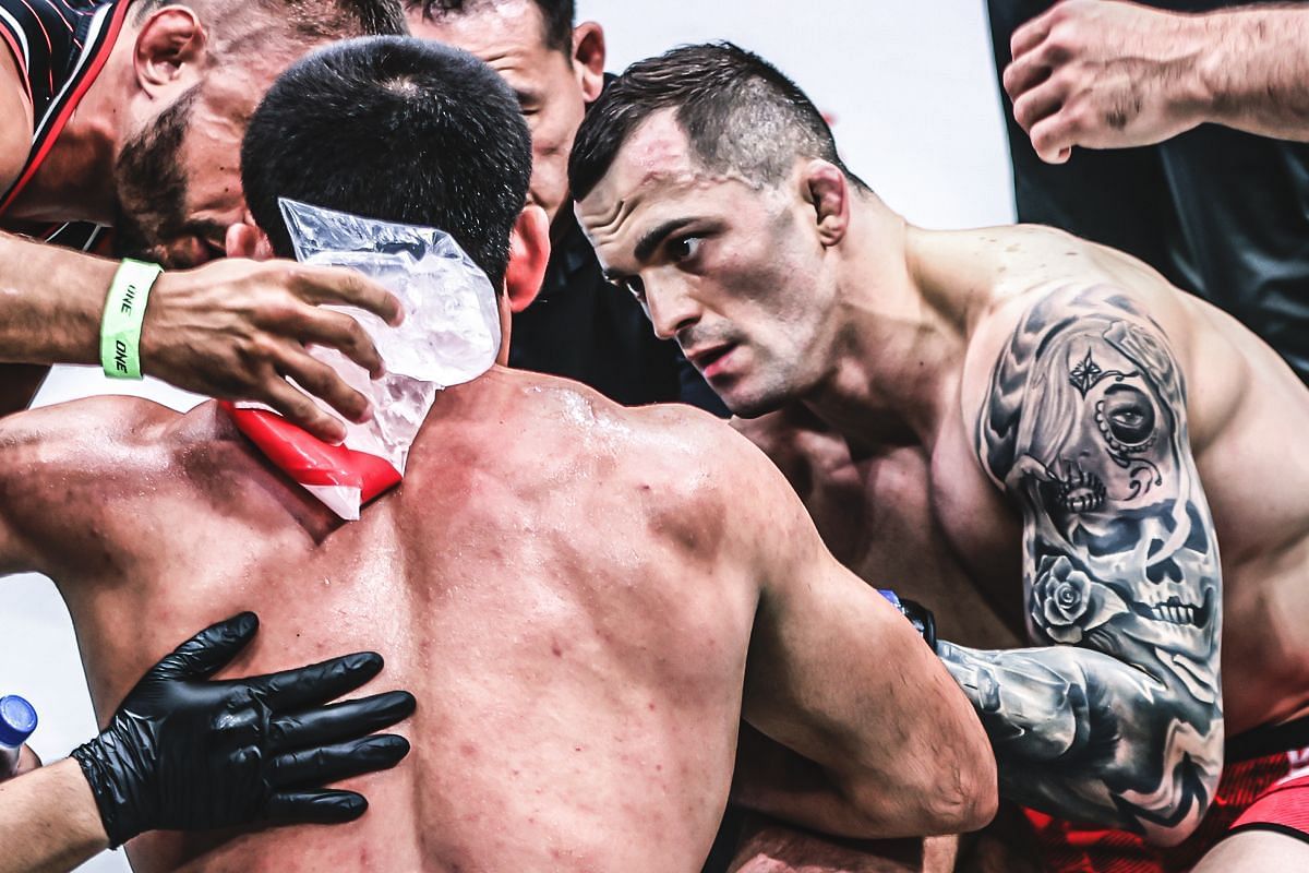 Roberto Soldic (R) talks to Dagi Arslanaliev | Image by ONE Championship