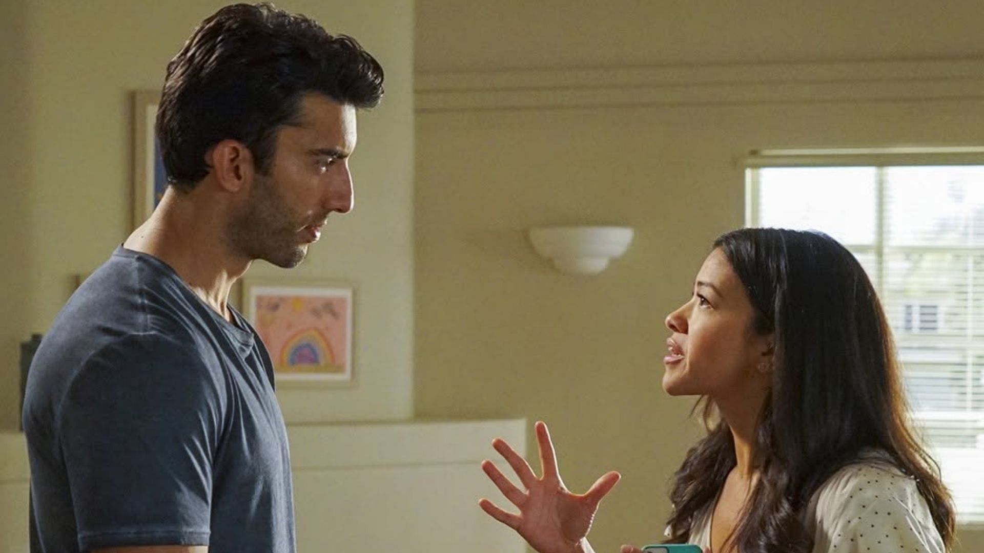 Justin Baldoni and Gina Rodriguez in Jane the Virgin (Image via Instagram/@cwjanethevirgin)