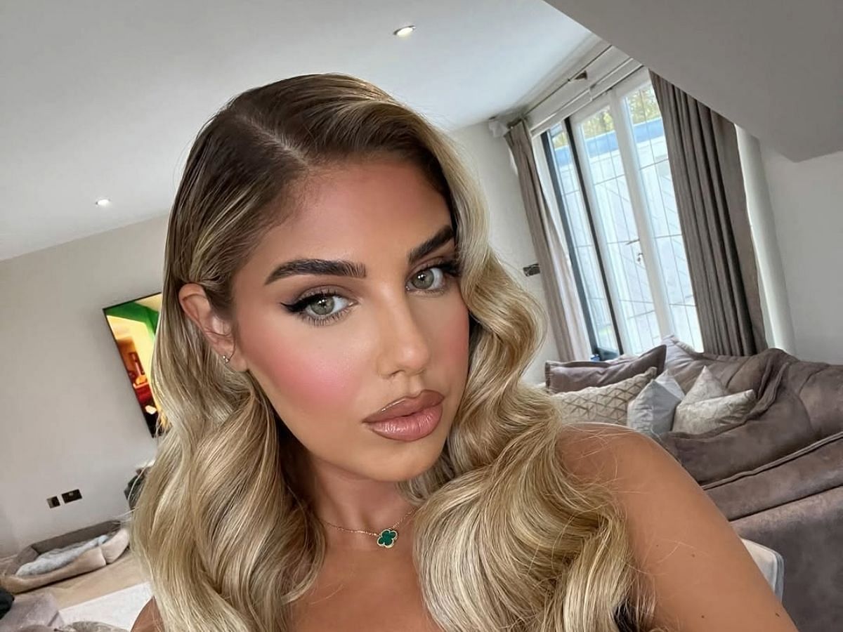 Love Island UK alum Anna Vakili (Image via Instagram/@annavakili_)