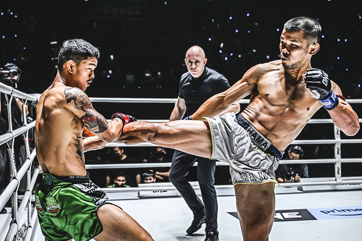 Kongthoranee fighting Nong-O Hama | Image credit: ONE Championship