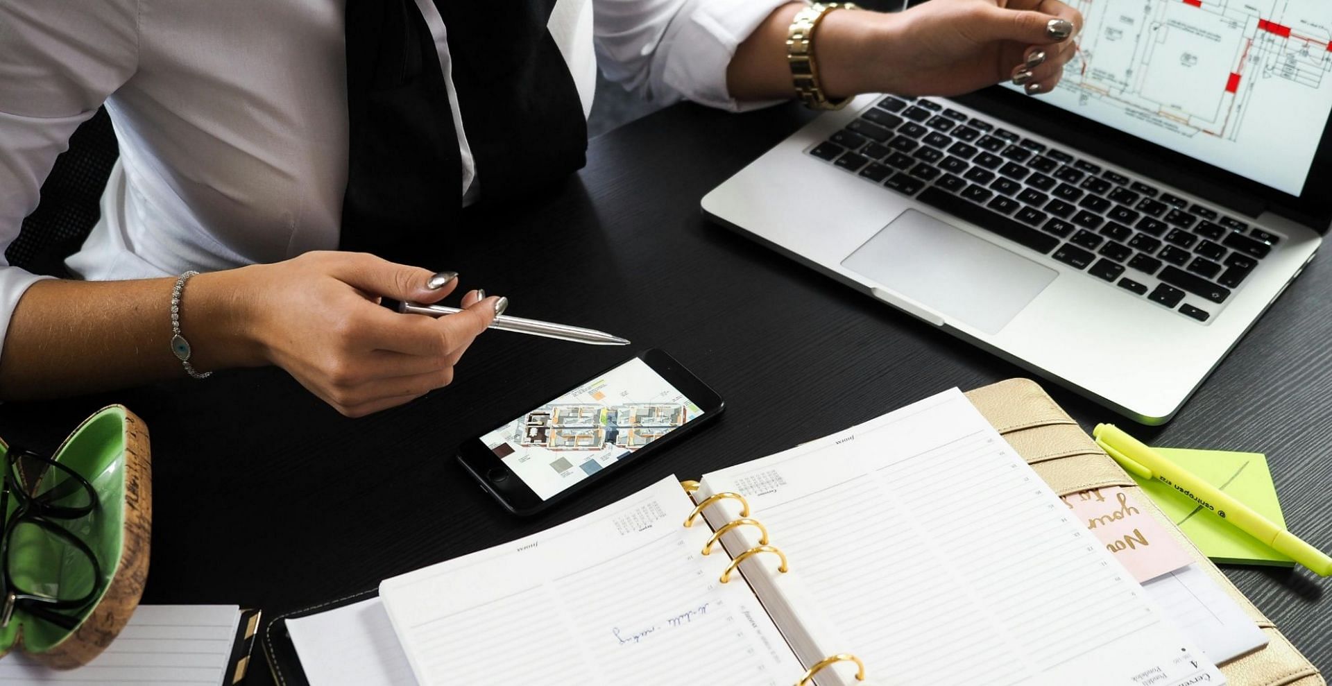 After escaping the cult, Sara started her journey as a real estate agent (Image via Pexels)