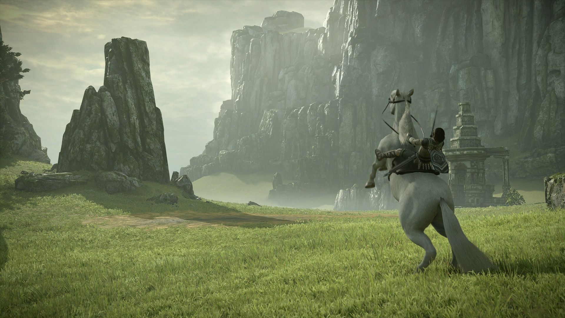 Shadow of the Colossus is the kind of game where it is okay to feel small (Image via Sony Interactive Entertainment)