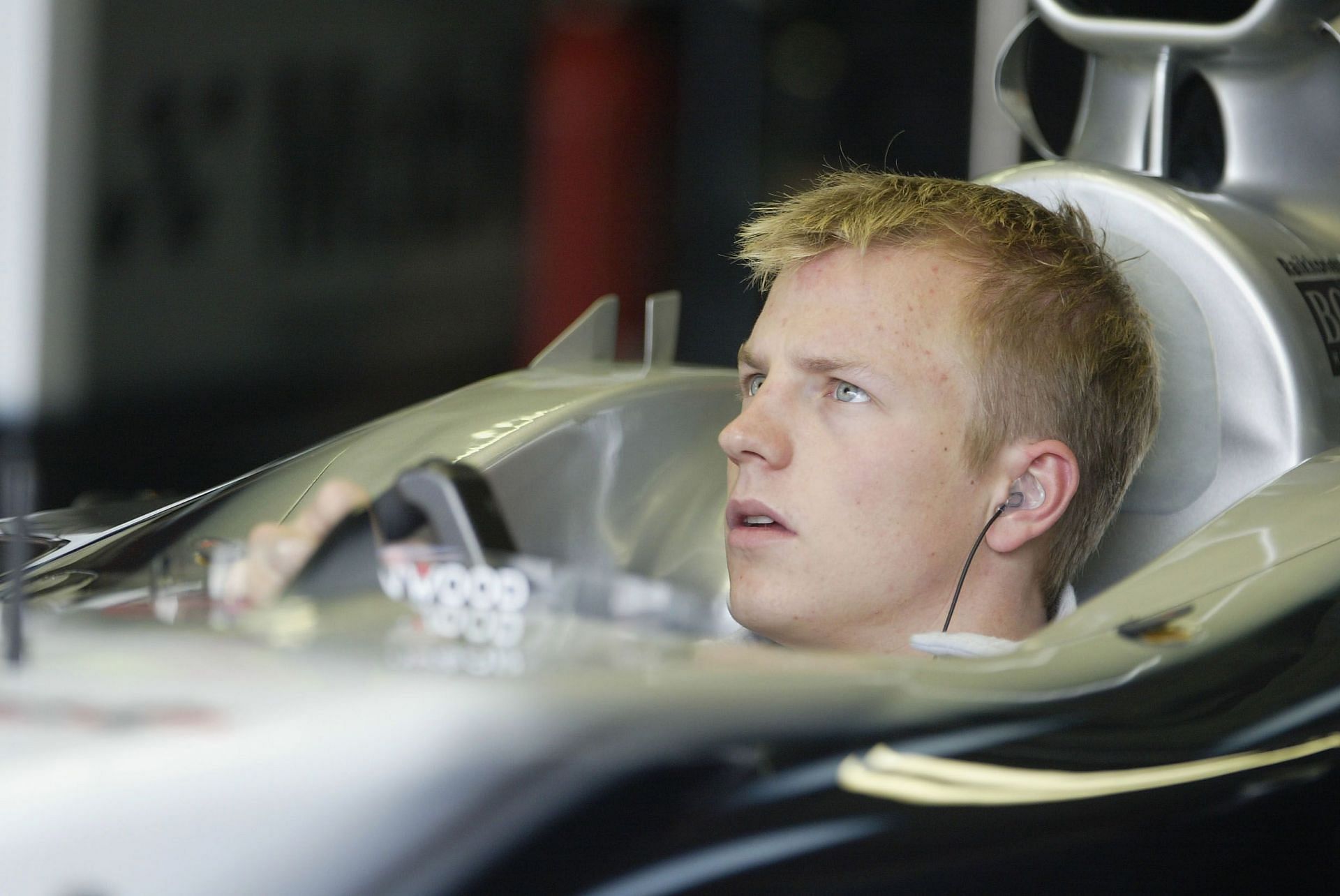 Raikkonen adjusts his car - Source: Getty