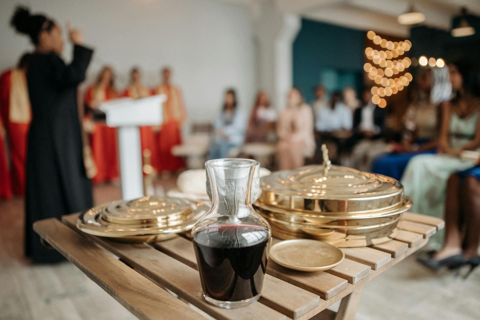 Sheryl repotedly made her followers drink her blood in the communion cup mixed with grape juice (Image via Pexels)