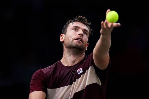 Quentin Halys serving at the Rolex Paris Masters 2024 - Source: Getty