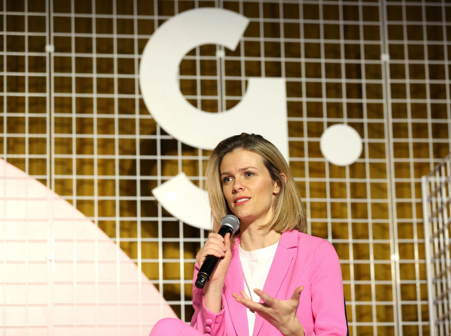 Andy Roddick&#039;s wife Brooklyn Decker pictured speaking at an event [Image Source: Getty]