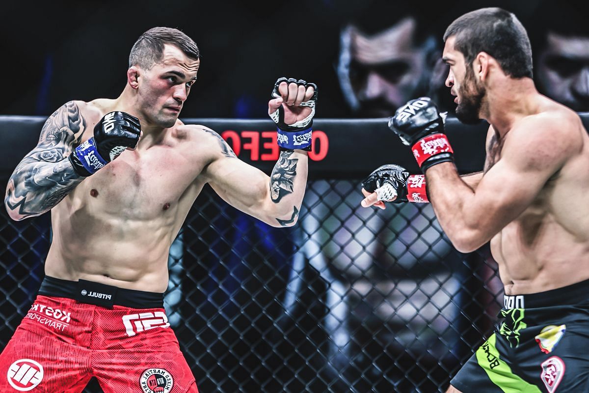 (From left) Roberto Soldic and Dagi Arslanaliev in action inside the Lusail Sports Arena.