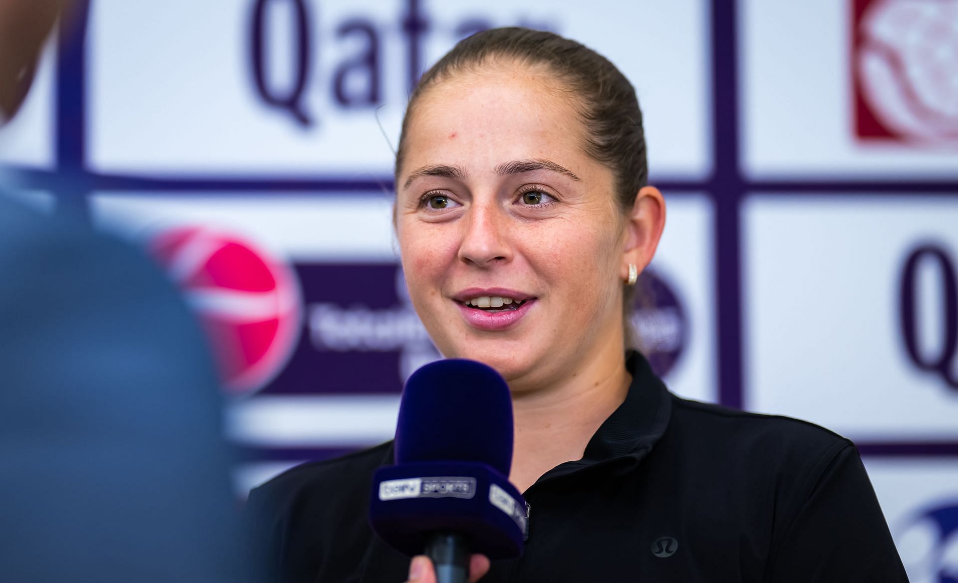 Jelena Ostapenko during her post-match interview following her 2025 Qatar TotalEnergies Open semifinal win against Iga Swiatek (Source: Getty)