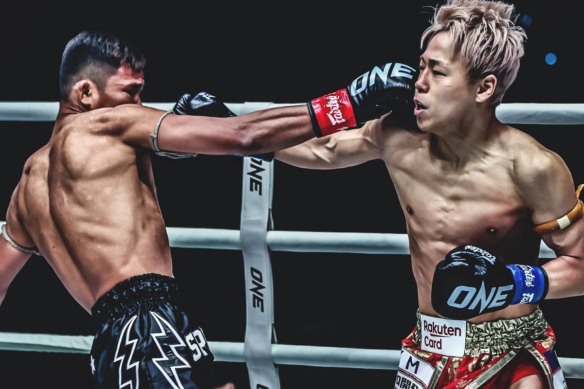 Superlek (left), Takeru (right) [Photo via ONE Championship]