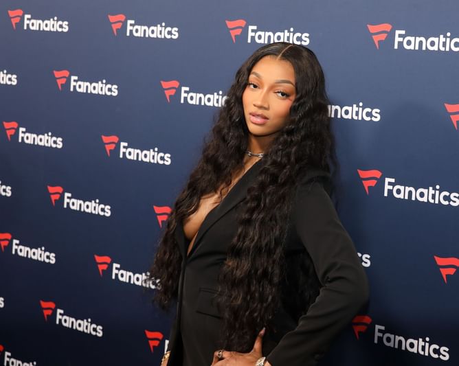 Carmelo Anthony's ex-wife La La Anthony drops 2-word reaction to Angel Reese's stunning Super Bowl outfit