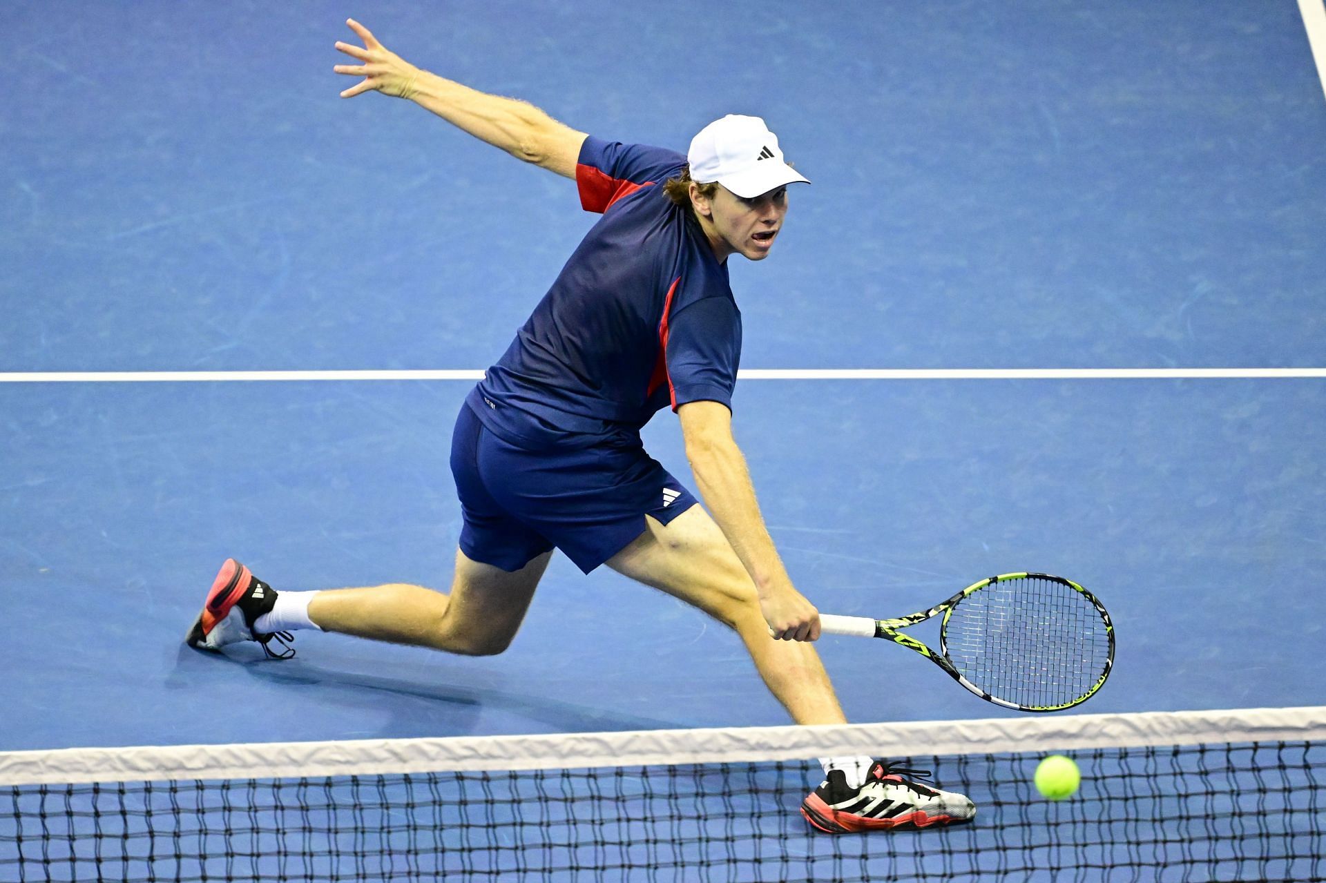 Michelsen reaches out for a shot in the 2025 Davis Cup Qualifiers Day 1 - Source: Getty