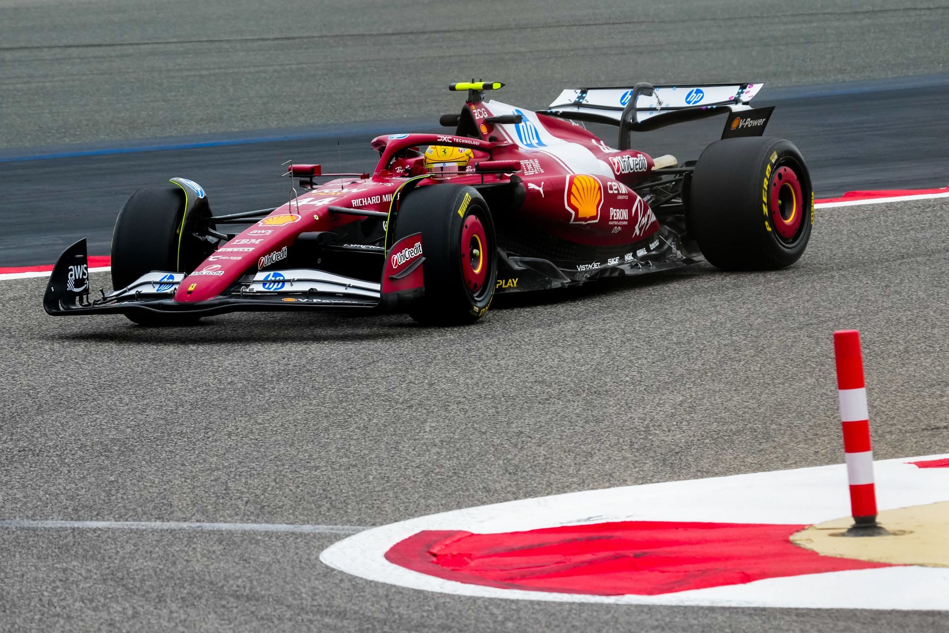 Lewis Hamilton drives the Scuderia Ferrari HP SF-25 Ferrari during the Formula 1 Test 2025 in Bahrain - Source: Getty