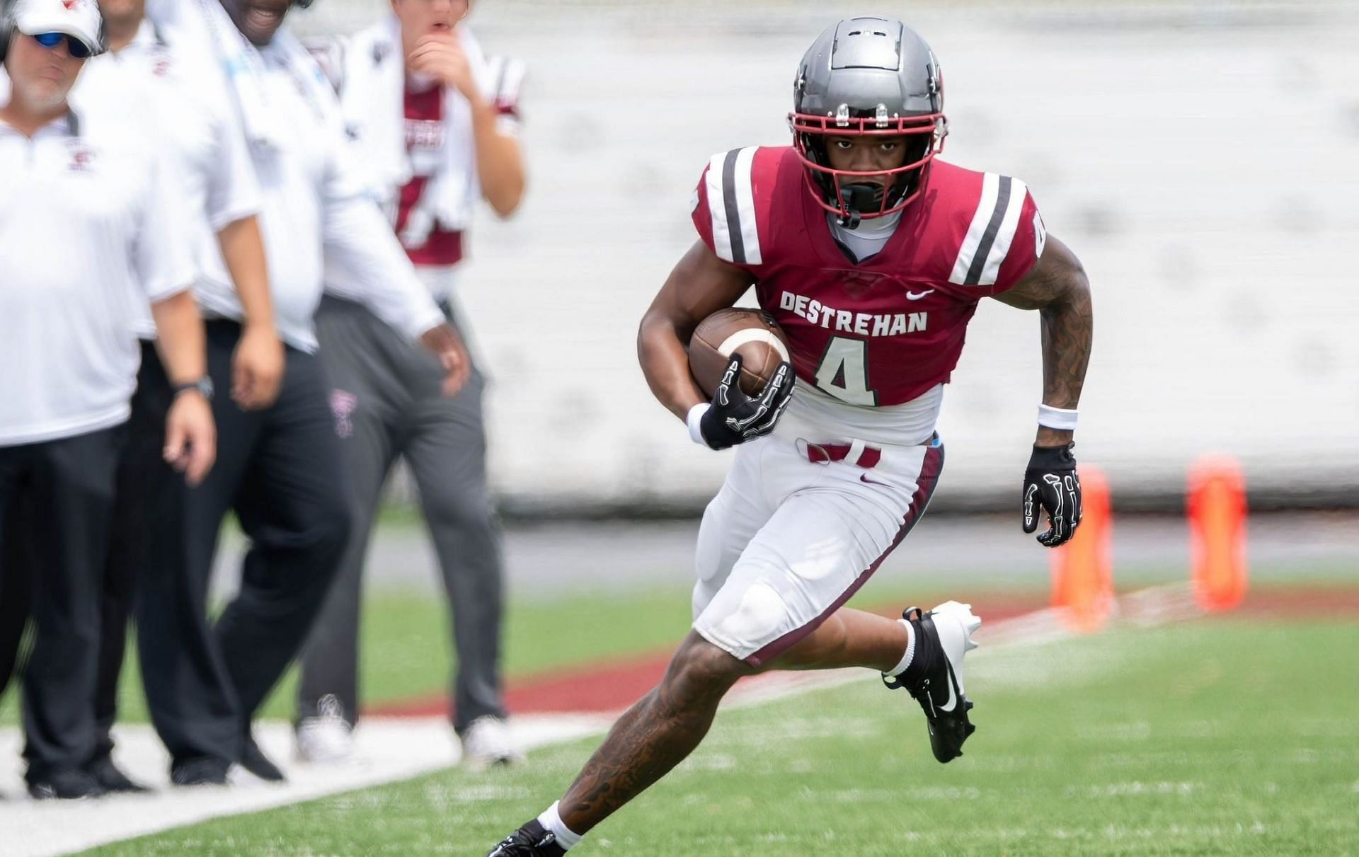 Destrehan wide receiver Jabari Mack #4 during a game. Image via @JabariMack7 on X 