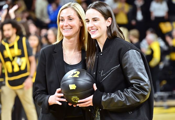"The G.O.A.T.": Hoops fans react to Caitlin Clark's outrageous scoring clip from high school