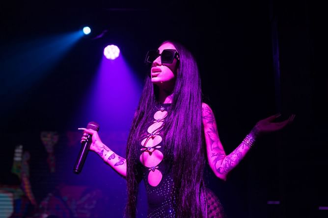 "Just when we got rid of Chrisean & Blue Face" — Internet reacts as Bhad Bhabie denies pregnancy speculations over recent Le Vaughn outing