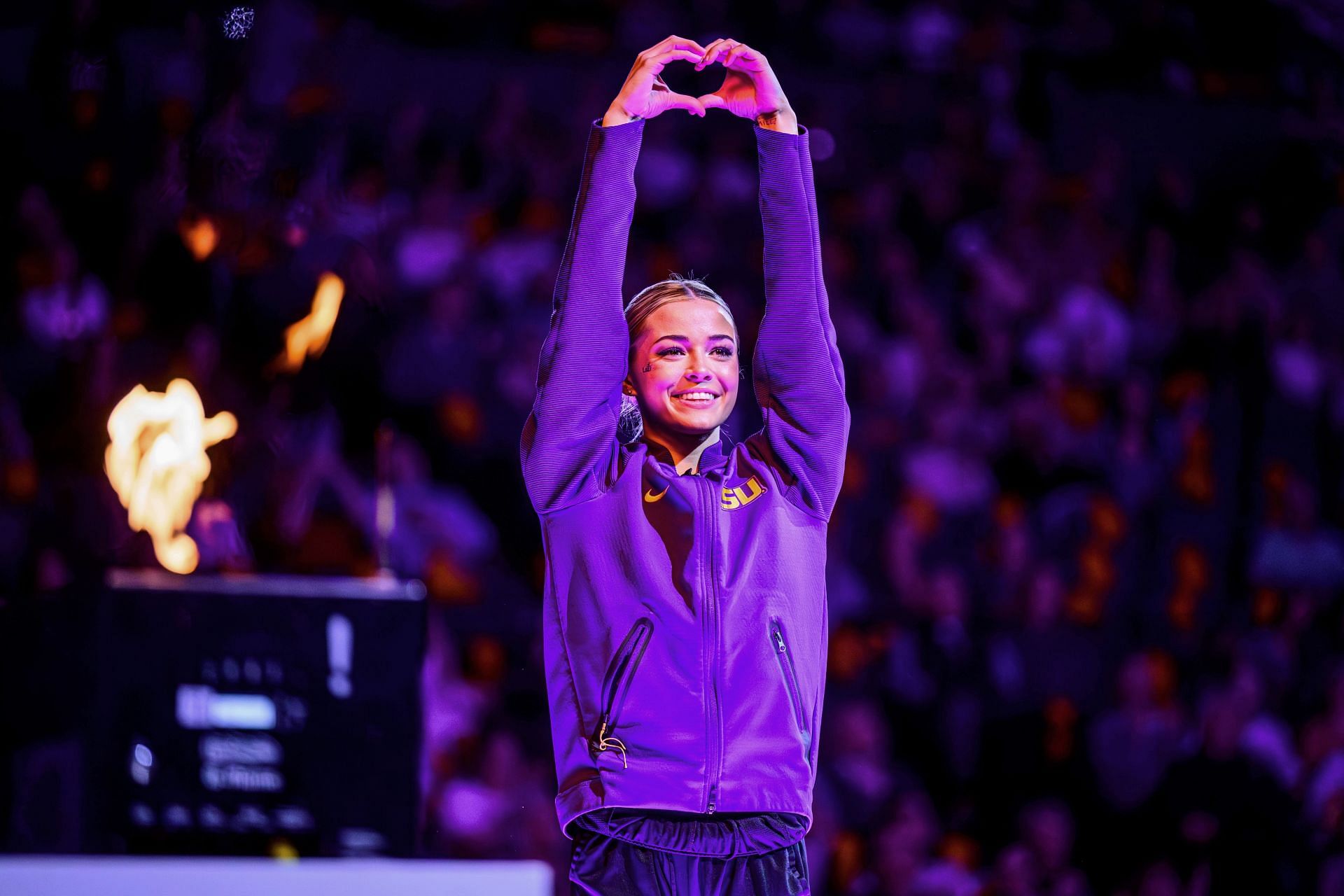 In Picture: Dunne engaged with fans during a 2024 LSU meet - (Source: Getty)