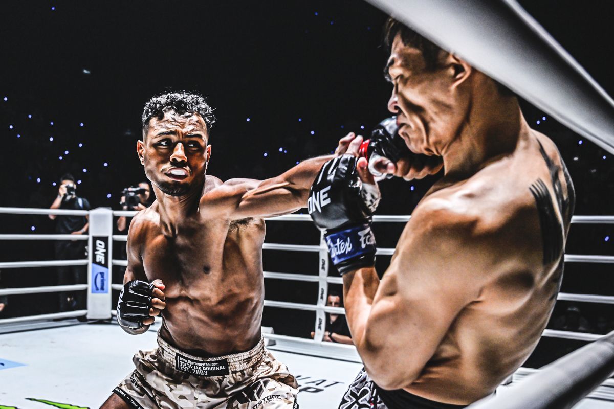 WATCH: Felipe Lobo subjects old foe Saemapetch Fairtex to four brutal knockdowns in stunning TKO finish
