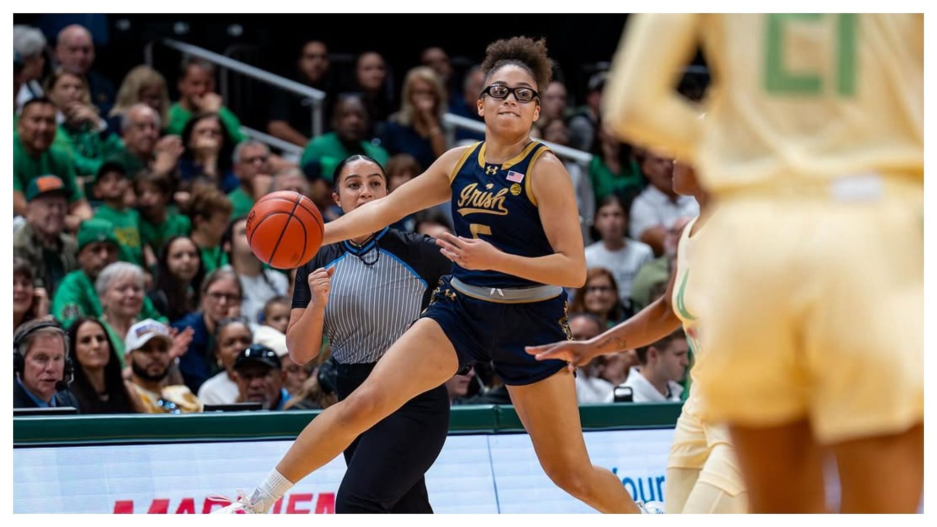 Olivia Miles&rsquo; ridiculous cross court pass to Hannah Hidalgo (Credit: IG/@ndwbb)