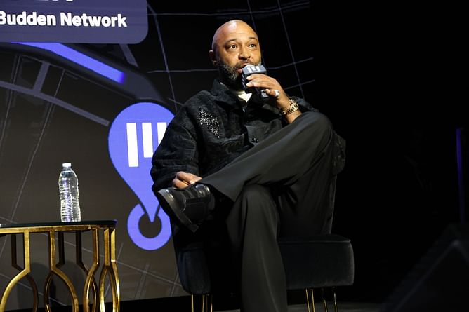 "Negativity highlighter got Joe like" — Internet reacts to Joe Budden getting into a heated argument with his podcast co-host Queenzflip