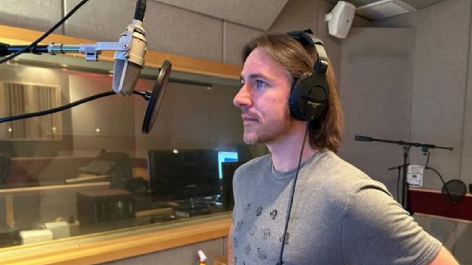 Matthew Mercer at the voice acting session for Attack on Titans (Image via @matthewmercervo on Instagram)