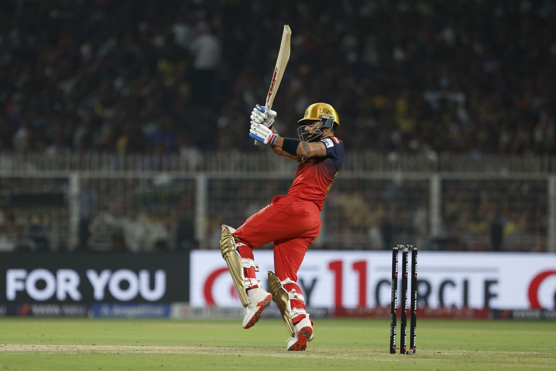 Virat Kohli smashes back-to-back sixes off Spencer Johnson in KKR vs RCB IPL 2025 opener [Watch]