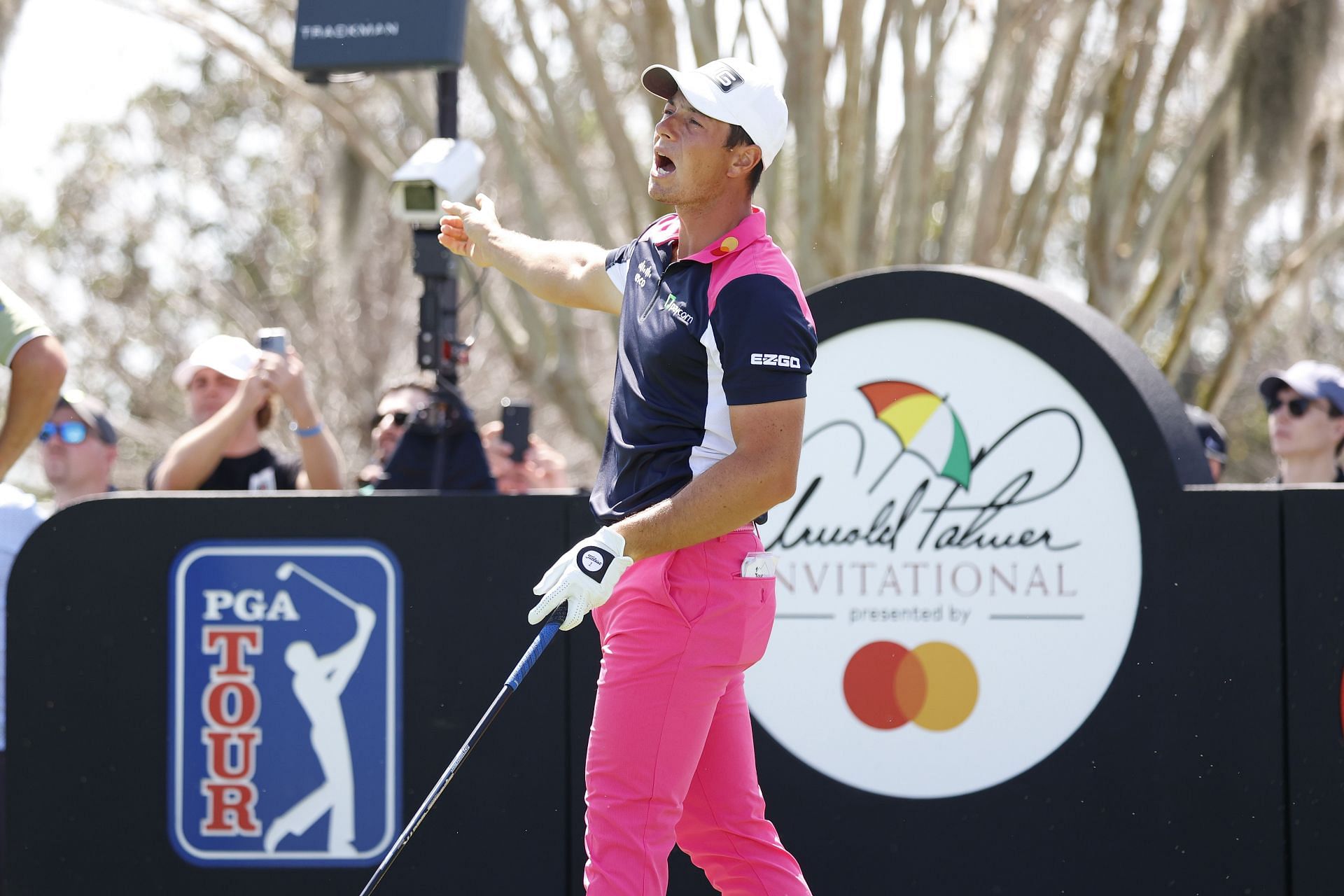 Desperate Viktor Hovland switches putter, coach and even shoes for the ...