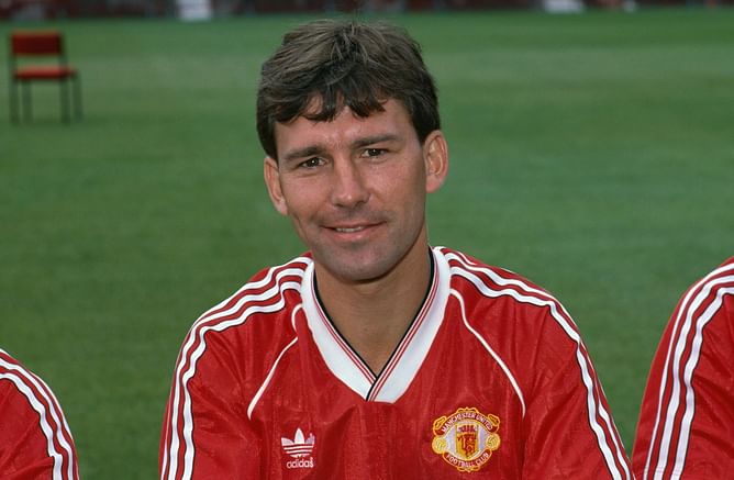 "He shouldn’t even be moving" - Bryan Robson claims Manchester United loanee should come back in the summer