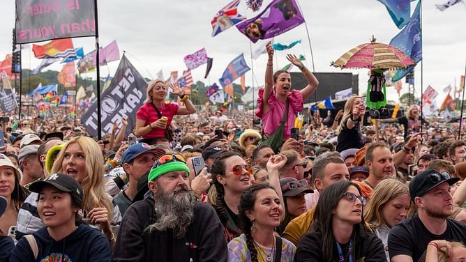 “Worst lineup ever”- Internet divided over Glastonbury Festival 2025 line-up announcement