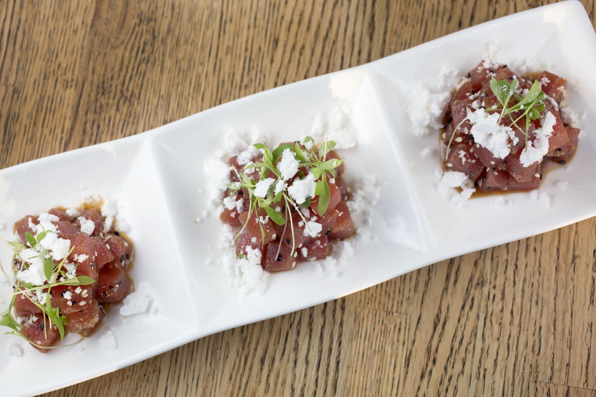 Canned Tuna with Thin Nuts for quick snacking (Image via Getty)