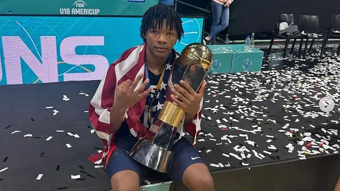 "#1 player in Texas hands down": Hoops fans react as Duke signee Shelton Henderson gets named Houston Boys Player of the Year