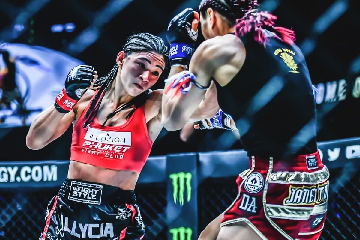 Allycia Hellen Rodrigues (left) overwhelms Janet Todd in their bout [Photo via ONE Championship]