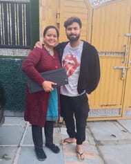 Rishabh Pant’s Mother Image