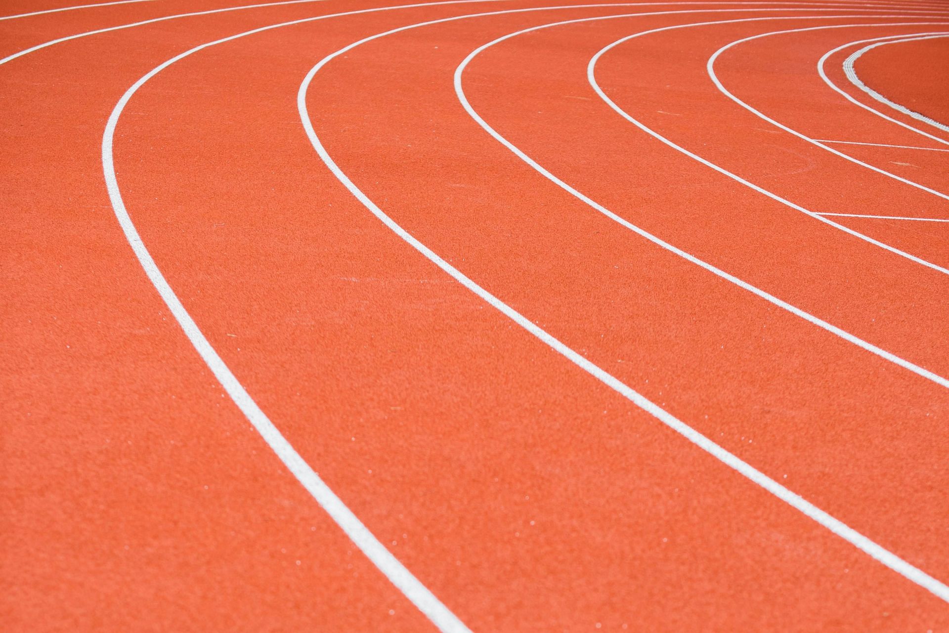 High school runner sucker-punched mid-race (Image via Pexels/Mikhail Nilov)