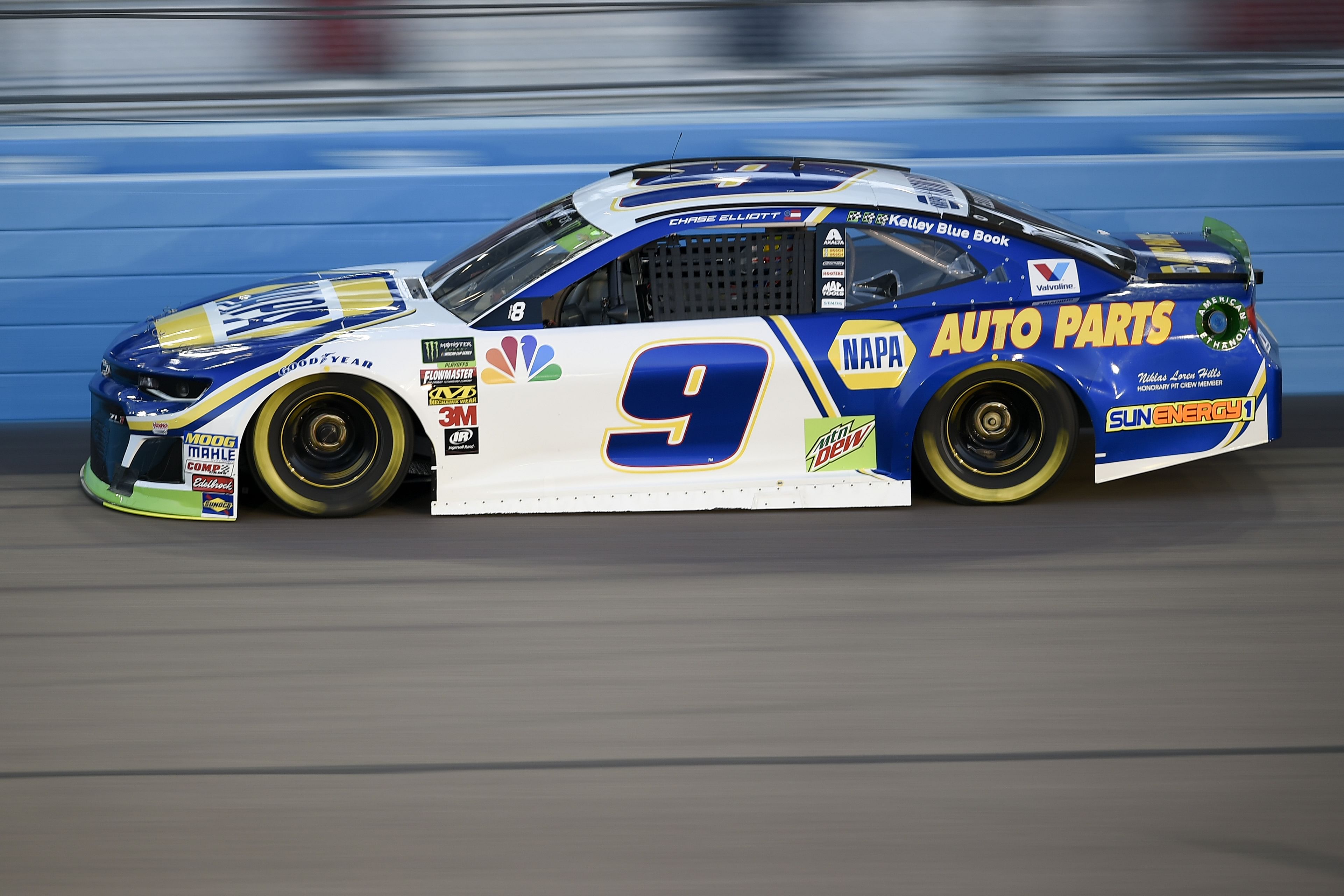 Chase Elliott (9) during qualifying for the Can-Am 500 at ISM Raceway, November 9th 2018 - Source: Imagn