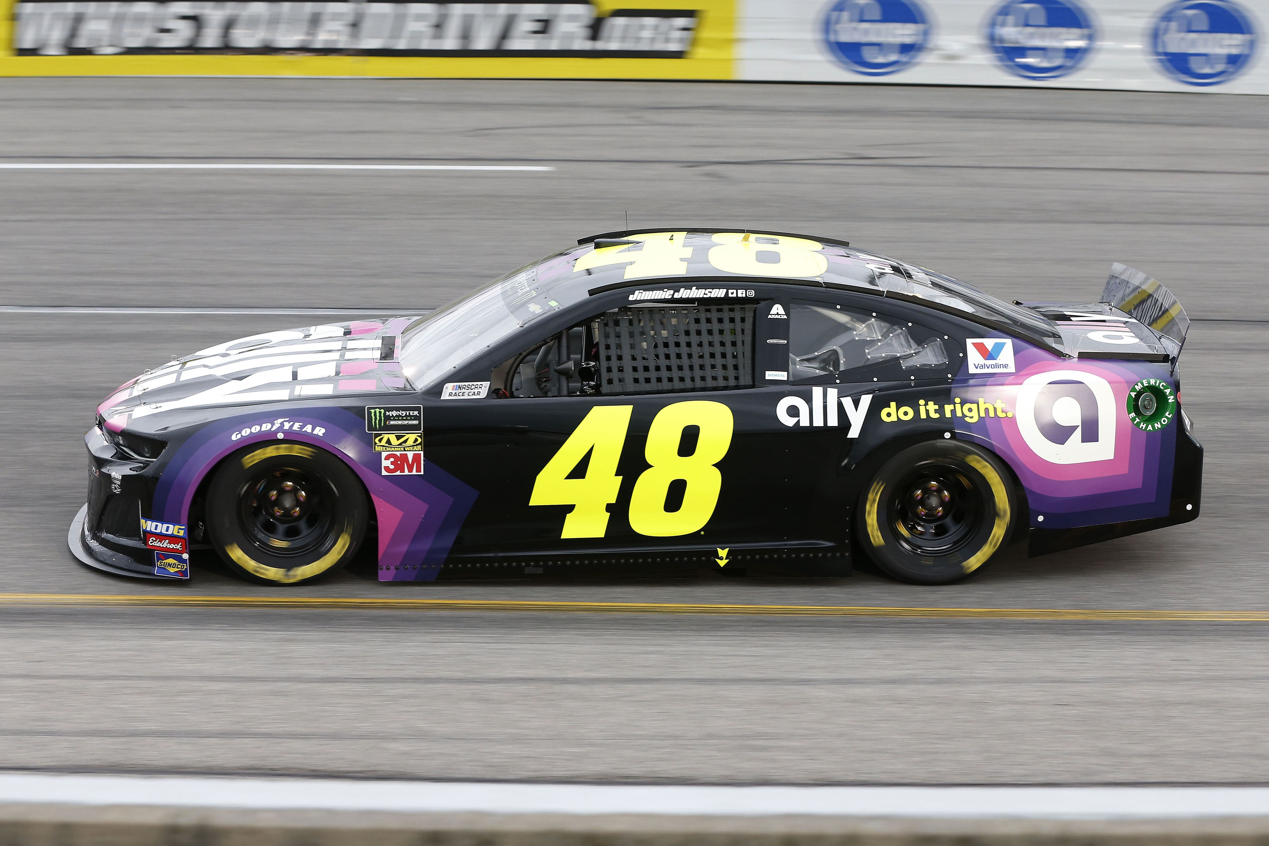 Jimmie Johnson (48) races during qualifying for the Toyota Owners 400 at Richmond International Raceway, April 12th 2019- Source: Imagn