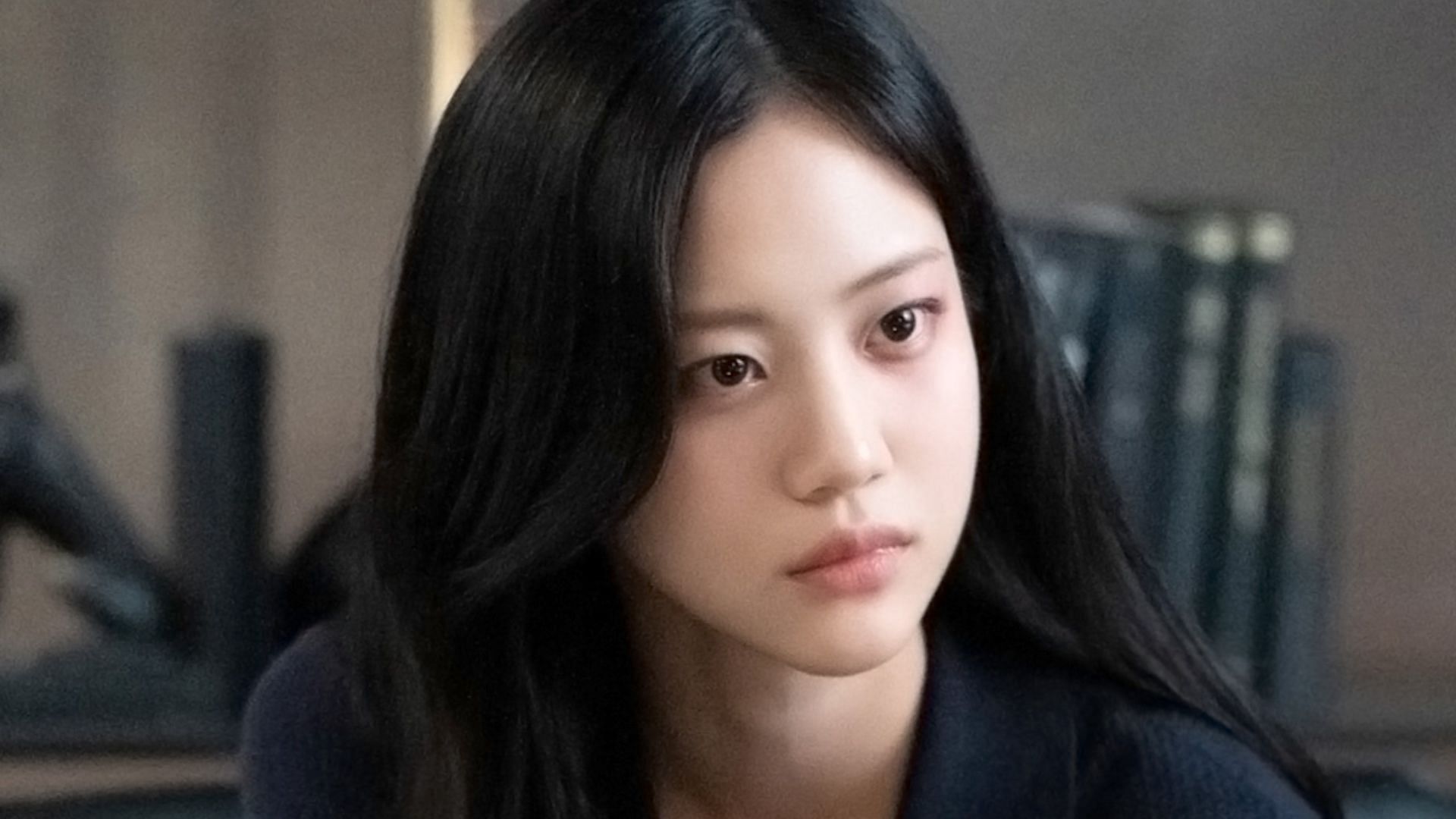 Hong Hwa-yeon as Eun-nam in Buried Hearts (Image via X.com/@SBSNOW)