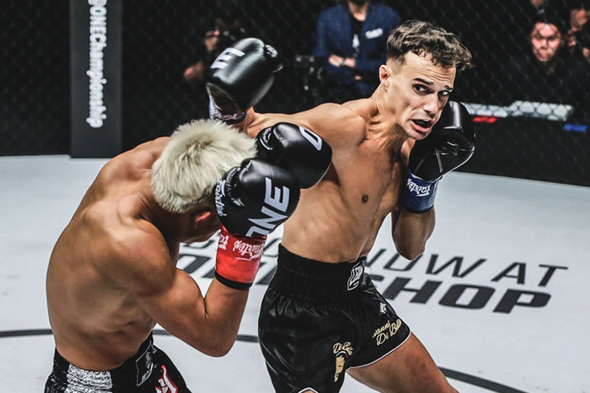 Jonathan Di Bella fighting Zhang Peimian in his promotional debut in October 2022. [Photo via: ONE Championship]