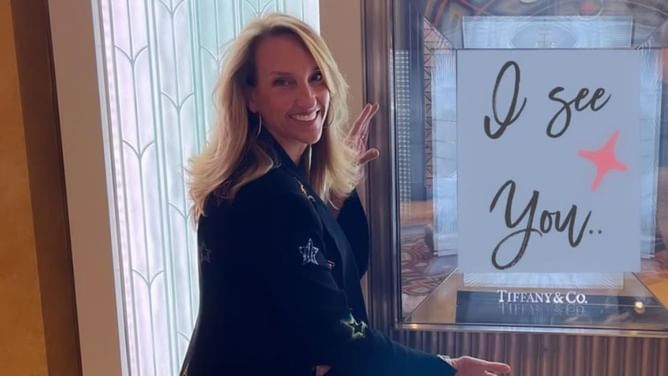 Who is Linda Martindale? Meet high school basketball coach of boys varsity team