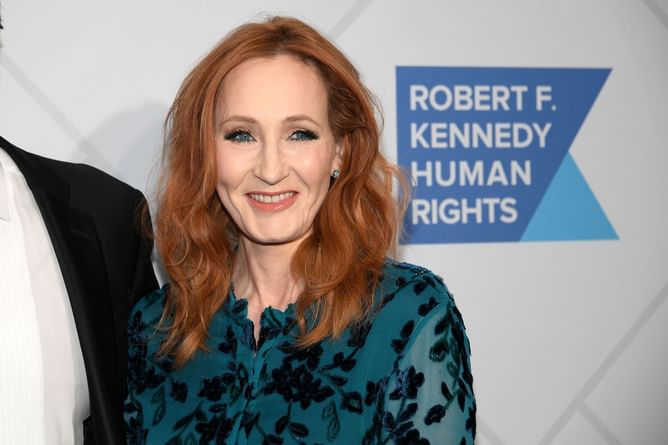 “Her husband cheated on her with a Tr***ylicious diva” — Azealia Banks lashes out at JK Rowling over her alleged transphobic sentiments