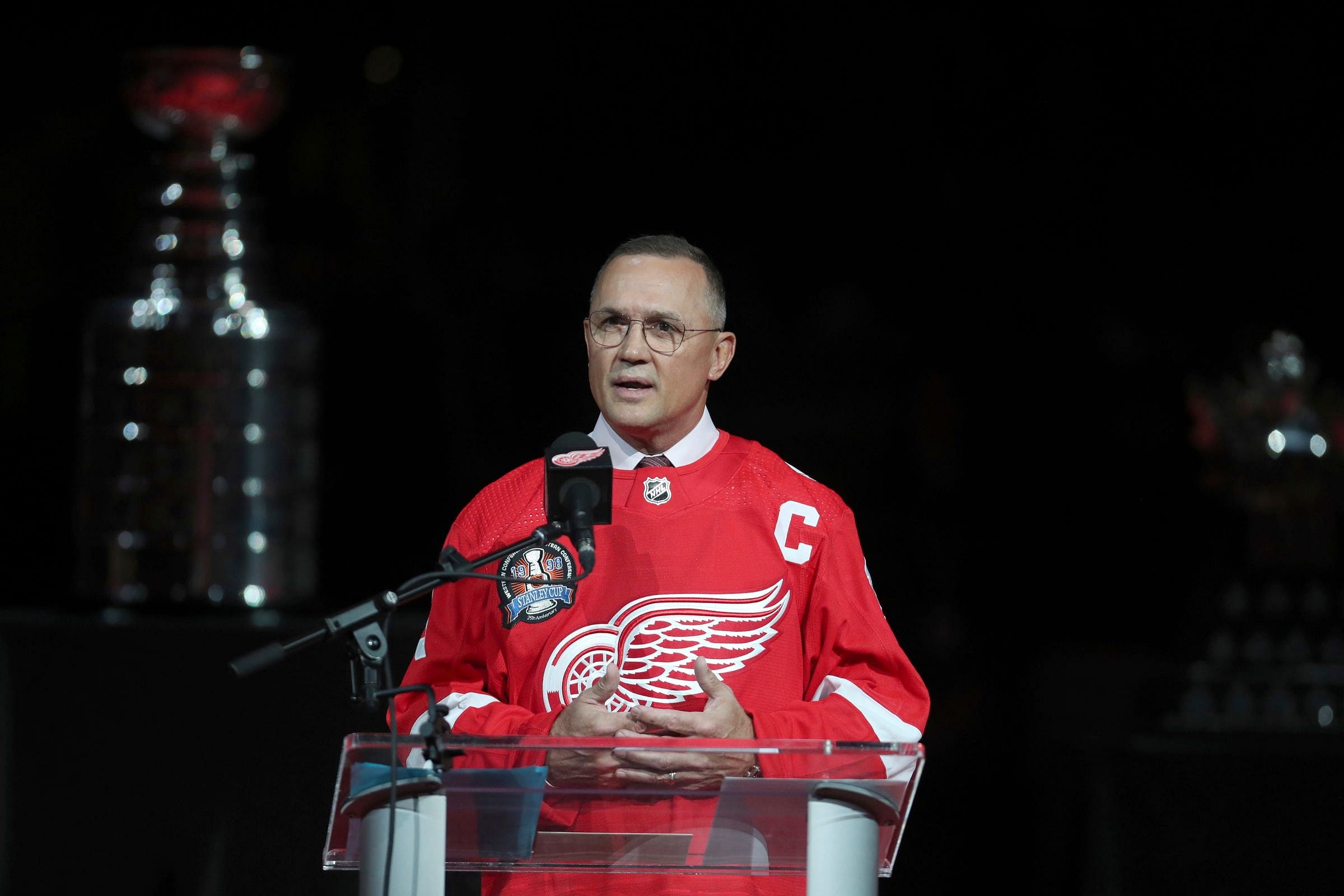 Steve Yzerman played 22 seasons (Imagn)