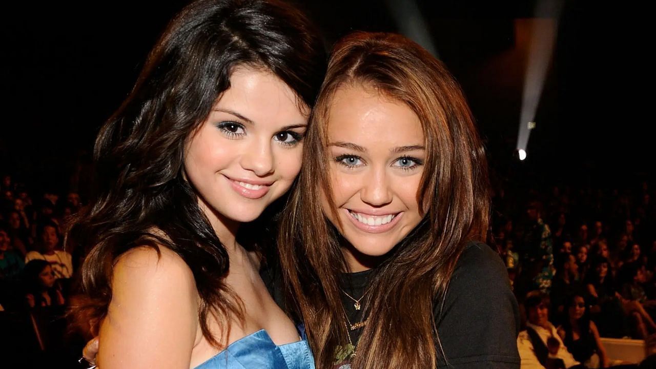 Selena Gomez and Miley Cyrus (image via Getty)