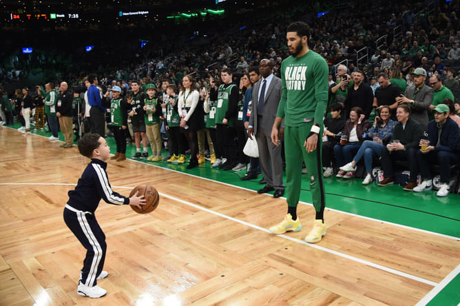 "This is crazy to me " - Jayson Tatum baffled over son Deuce Tatum's elite shotmaking skills in a basketball game