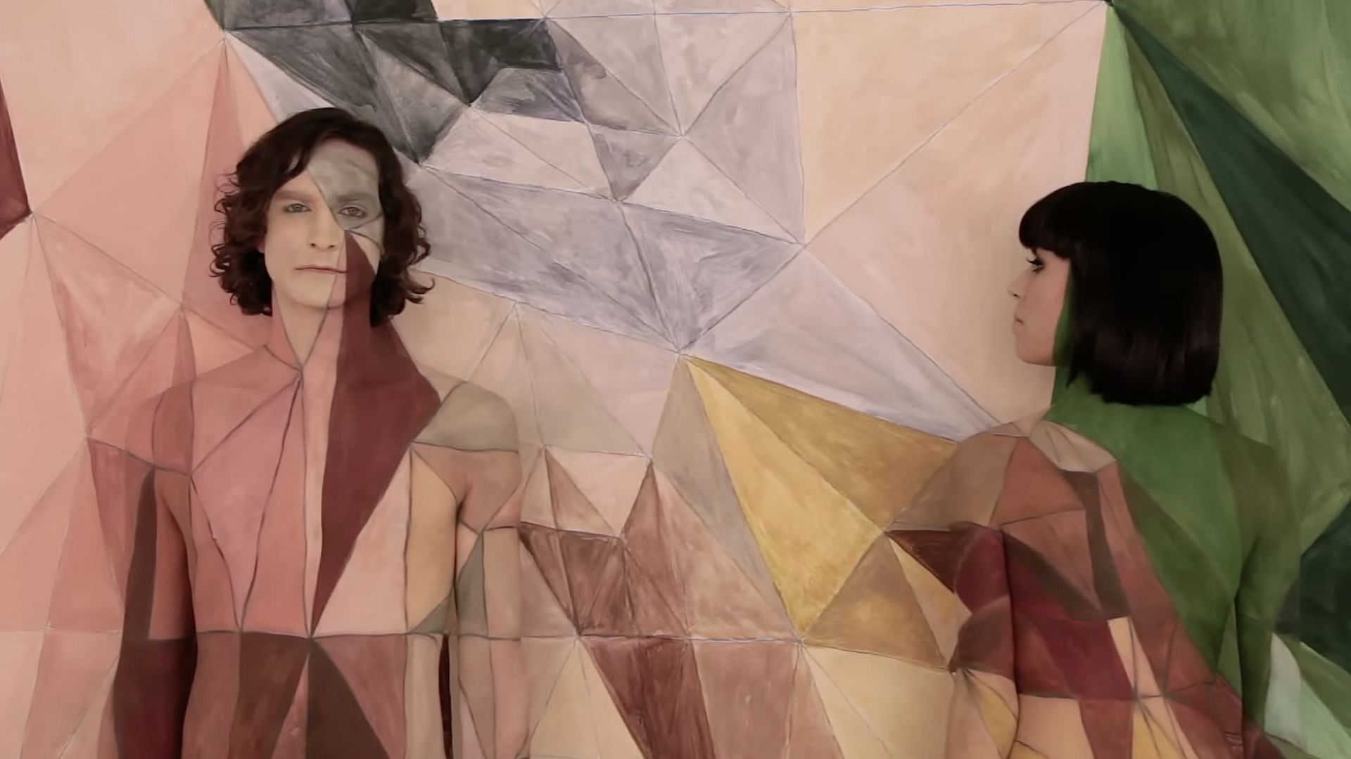 Screenshot from the official music video for Gotye and Kimbra&#039;s 2011 single &#039;Somebody That I Used To Know&#039; (Image via YouTube/@gotye)