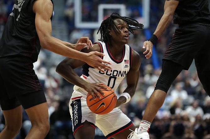 “Couldn’t handle the Big East”: College hoops fans react as UConn guard Ahmad Nowell enters the transfer portal