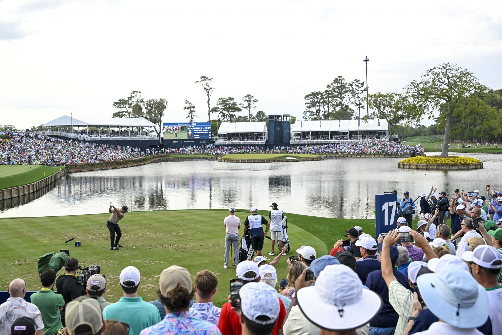 Schauffele on hole 17 at THE PLAYERS Championship 2024 (via Getty)