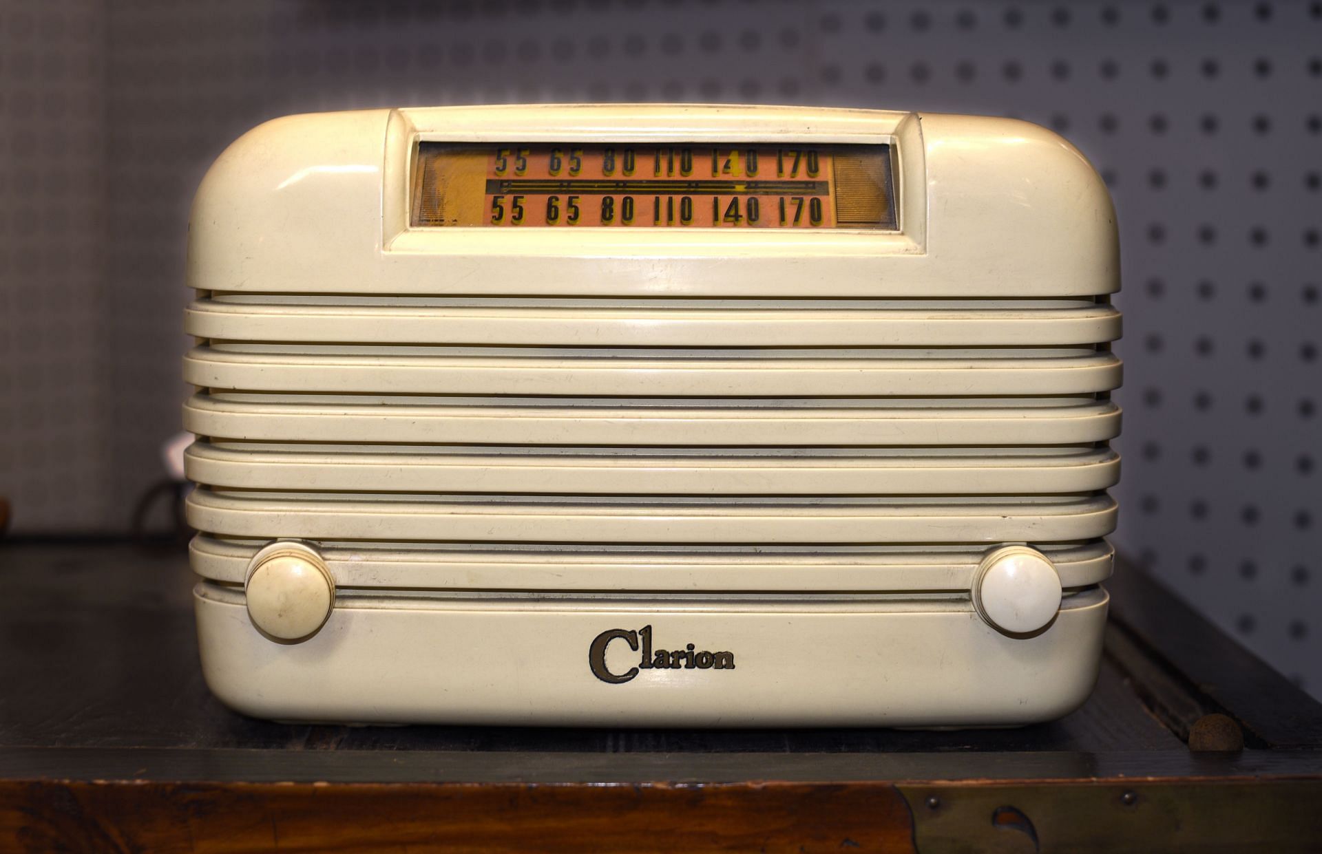 Vintage Clarion AM radio - Source: Getty