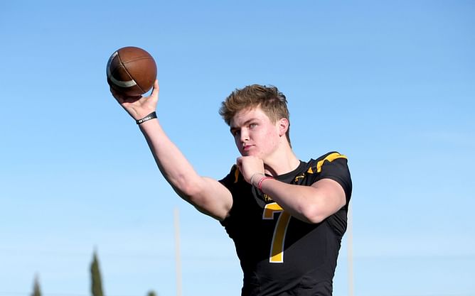 5-star QB Brady Smigiel narrows his recruitment down to four schools, including Sherron Moore’s Michigan, among other Big Ten powerhouses