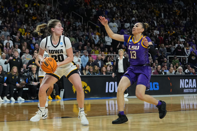 "Bro blocked his own shot": Fans make fun of LSU man for ‘fumbling’ playful interaction with Last-Tear Poa