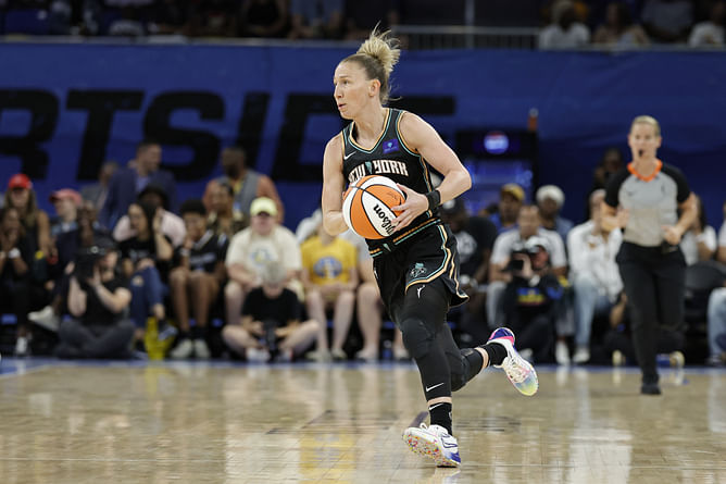 "Angel's a good screener now" - WNBA fans react to Courtney Vandersloot's improved mid-range jumper